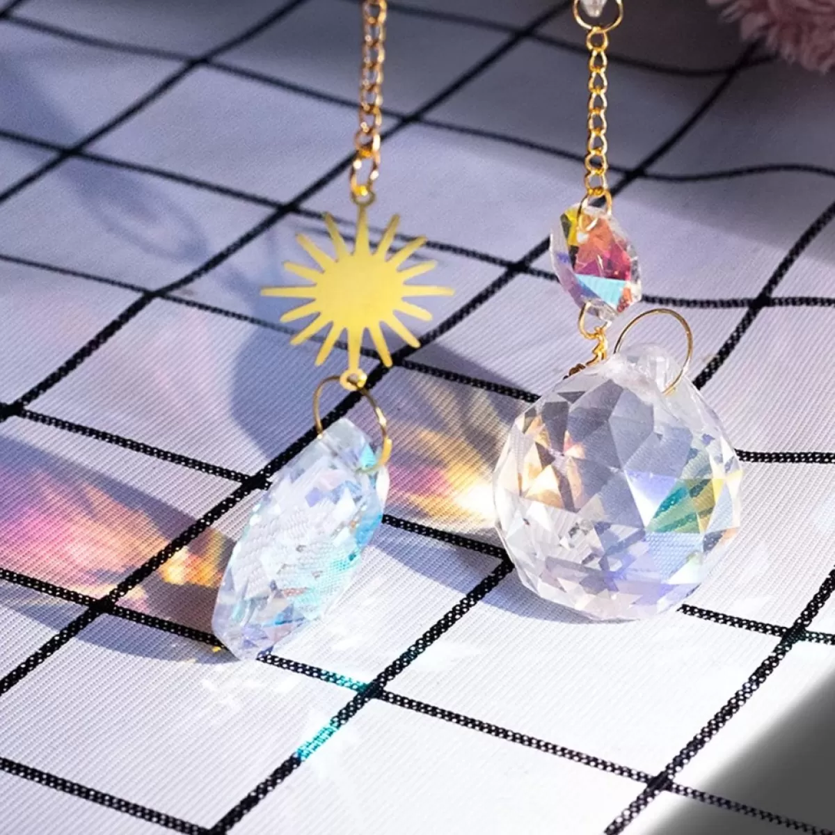 Nuyikaso Kersthanger>5 Stuks Zonnevangers Kristal Hangend Windspel Regenboog Zon Maan Hanger Kristallen Ornament Kristallen Ballen Voor Raam Huis Tuin Kerstmis Dag Feest Bruiloft Decoratie
