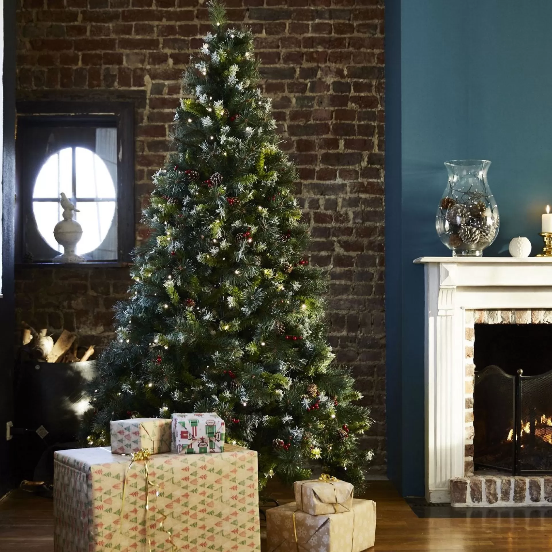 Aliceu0027s Garden Alice's Garden - Deluxe Kunstkerstboom Fringant | 240 Cm | Incl. Verlichting, Decoraties En Voet Store