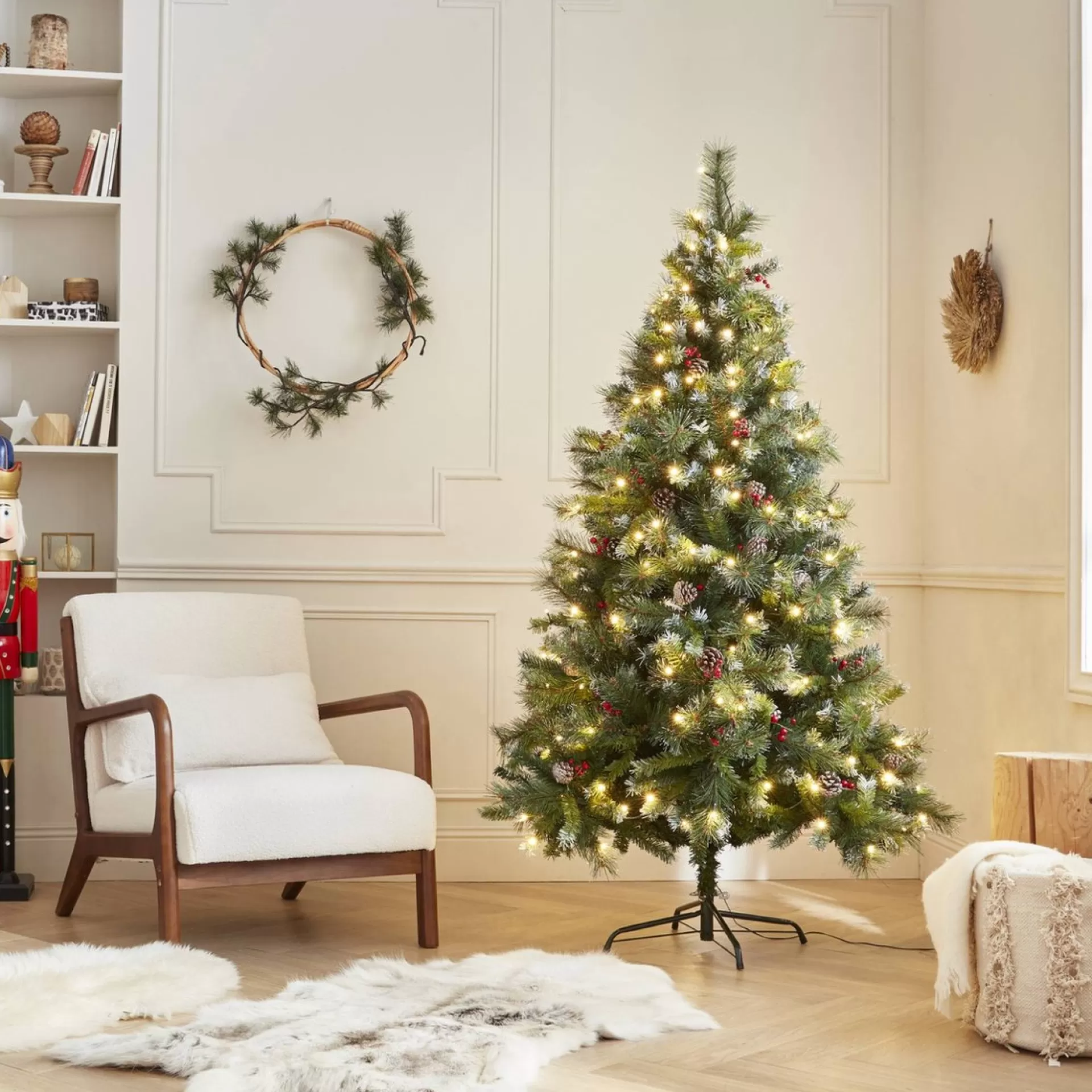 Aliceu0027s Garden Alice's Garden | Deluxe Kunstkerstboom Fringant | 180 Cm | Incl. Verlichting, Decoraties En Voet Fashion