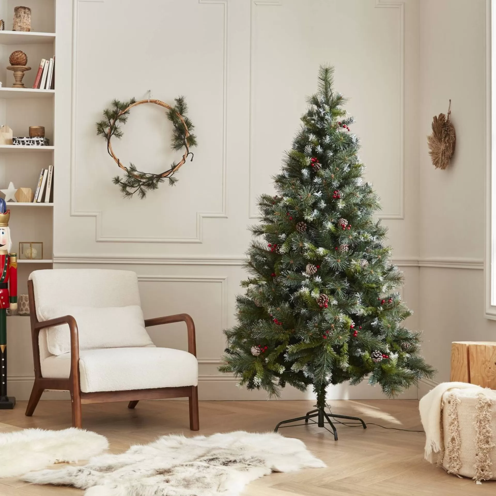 Aliceu0027s Garden Alice's Garden | Deluxe Kunstkerstboom Fringant | 180 Cm | Incl. Verlichting, Decoraties En Voet Fashion