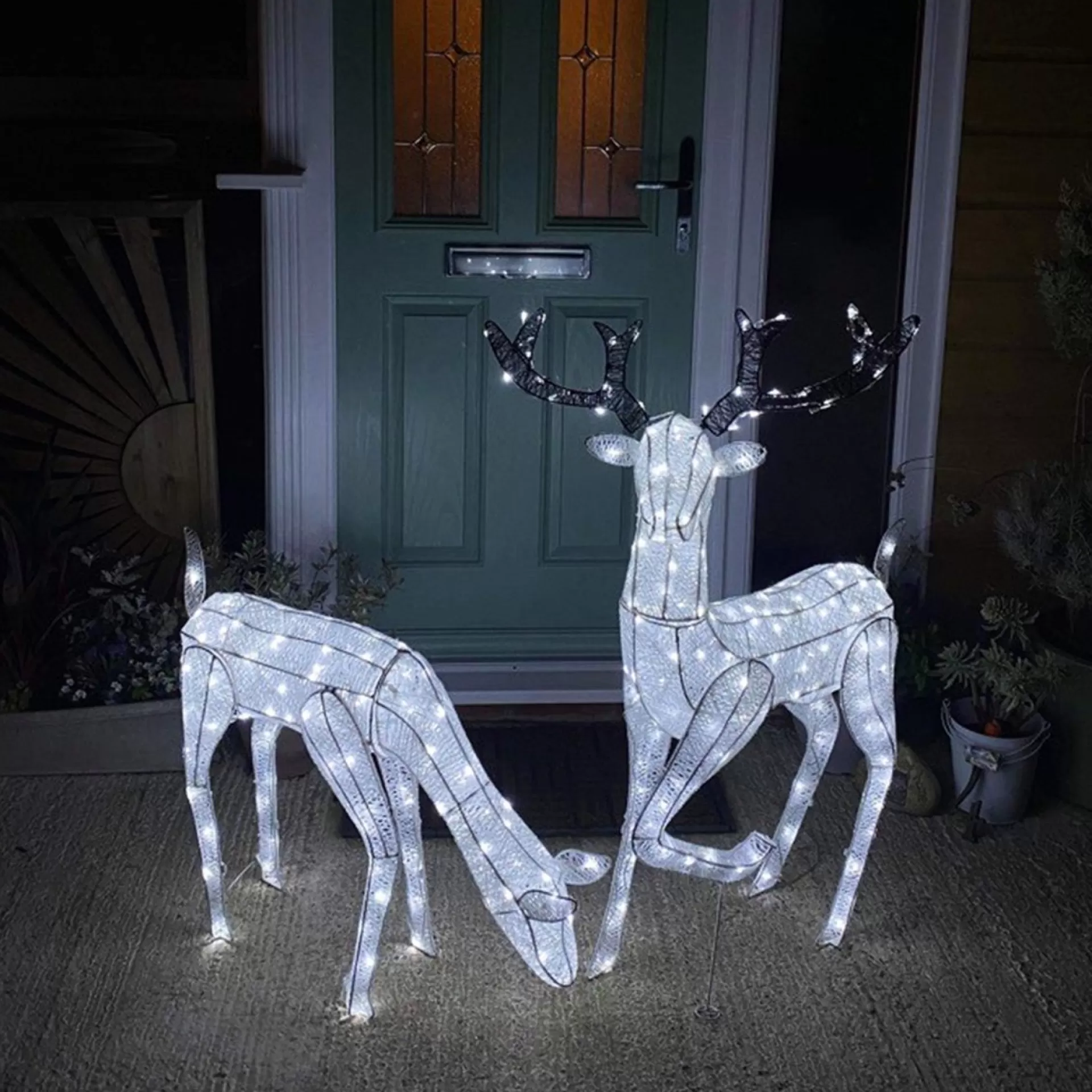 MonsterShop Bundel: Lichtgevend Rendier En Hert - Verlichte Kerstfiguren - 12 Meter Lange Stroomsnoeren - Gratis Bevestiginskits Flash Sale