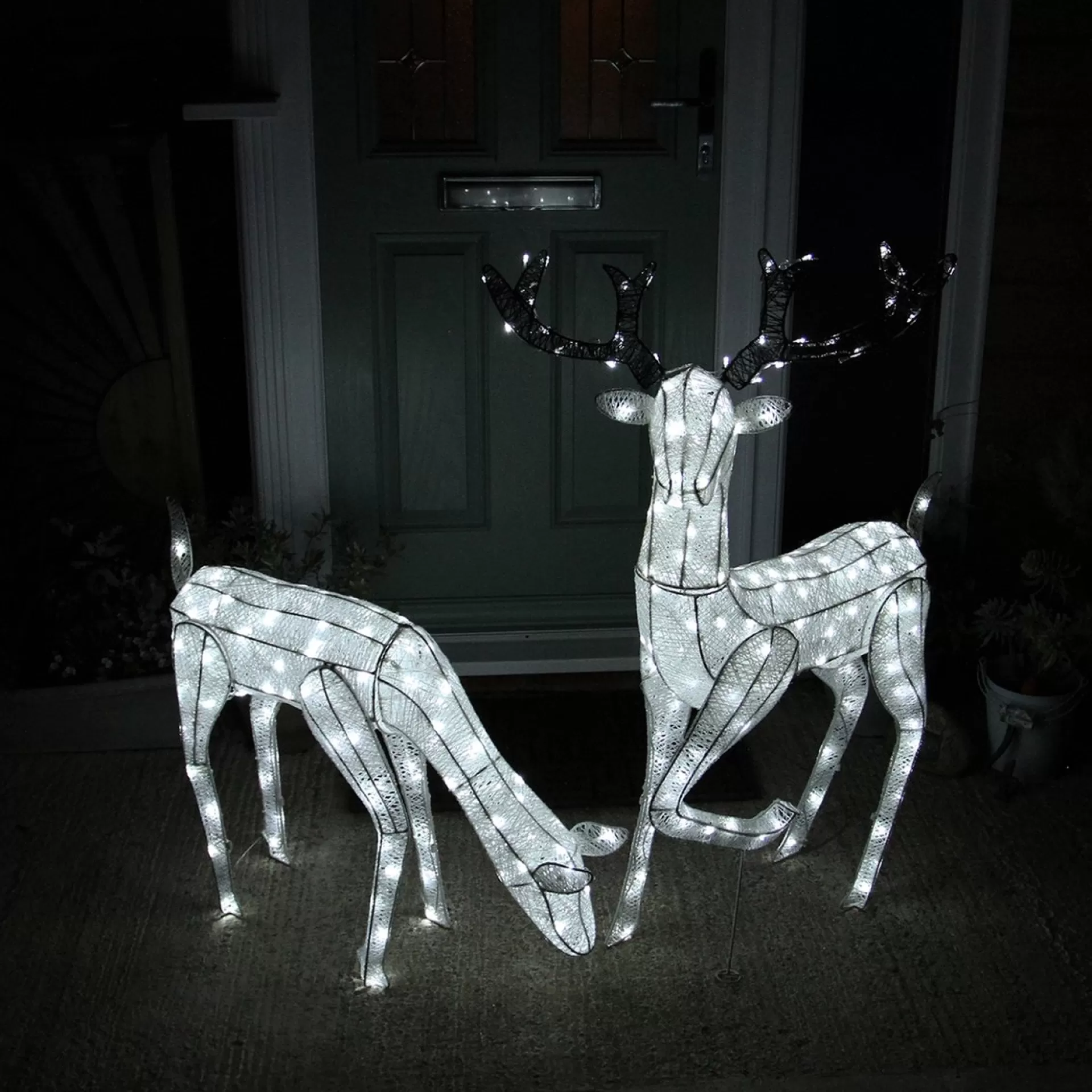 MonsterShop Bundel: Lichtgevend Rendier En Hert - Verlichte Kerstfiguren - 12 Meter Lange Stroomsnoeren - Gratis Bevestiginskits Flash Sale
