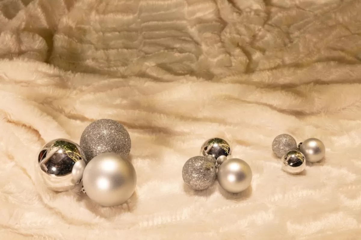 Christmas gifts Kerstboomversieringen> 70 Kerstballen In Opbergbox - Kunststof Kerstballen - O4/5/6 Cm - Mat/ Glanzend/ Glitter
