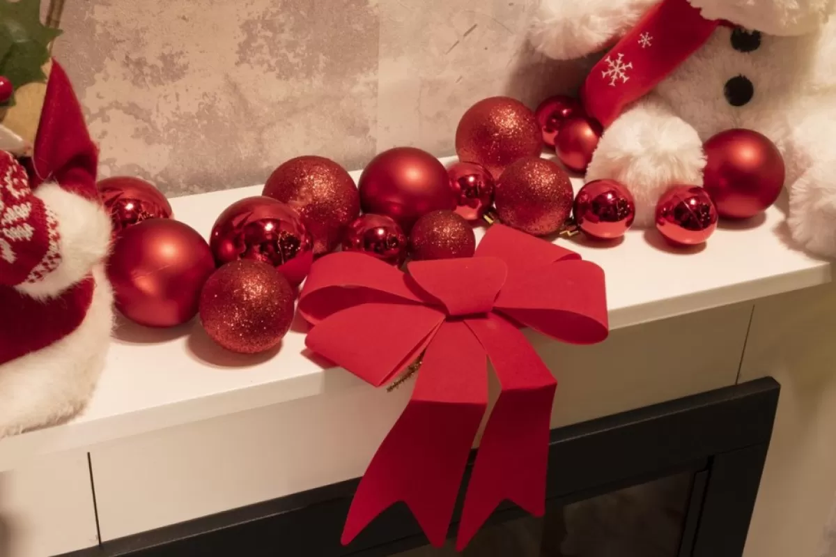 Christmas gifts Kerstboomversieringen> Kerstballen Set In Opbergbox - 70 Kerstballen - Plastic/Kunststof - O4/5/6 Cm - Mat/ Glanzend/ Glitter