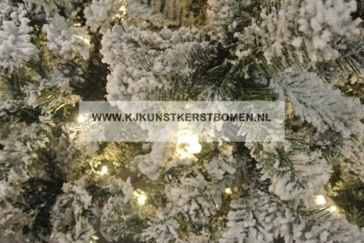 KJ Kunstkerstbomen Kerstkransen>Dakota Flock Kerst Krans Met 100 Geintegreerde Warme Led Lampjes - Kerst Krans Dakota Flock 120 Cm - 380 Takken