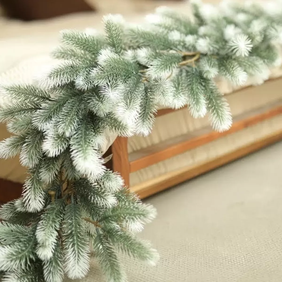 Trend24 Guirlandes>Guirlande - Kerst Guirlande - Kerstguirlande - Kerstslinger - Deurkrans - Dennenslinger - Kerstslinger - Dennentak - 180 Cm (360 Cm Samen) - Groen - Wit - 2 Stuks