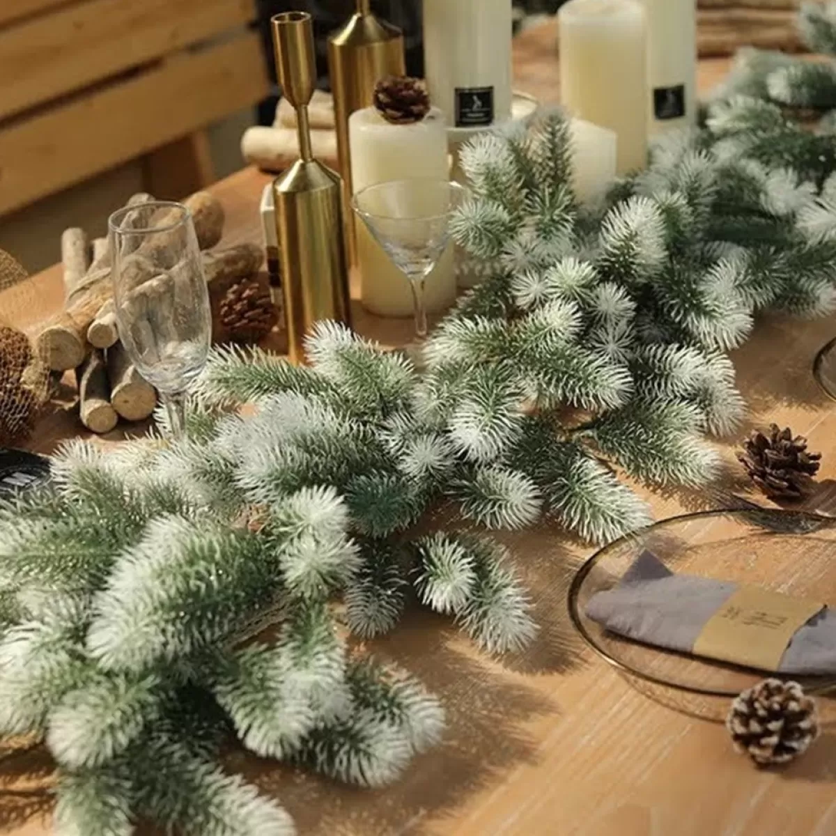 Trend24 Guirlandes>Guirlande - Kerst Guirlande - Kerstguirlande - Kerstslinger - Deurkrans - Dennenslinger - Kerstslinger - Dennentak - 180 Cm - Groen - Wit - 1 Stuk