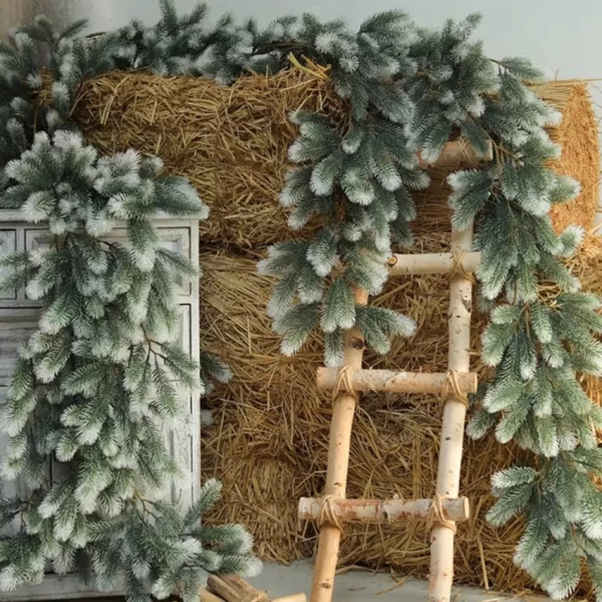 Trend24 Guirlandes>Guirlande - Kerst Guirlande - Kerstguirlande - Kerstslinger - Deurkrans - Dennenslinger - Kerstslinger - Dennentak - 180 Cm - Groen - Wit - 1 Stuk