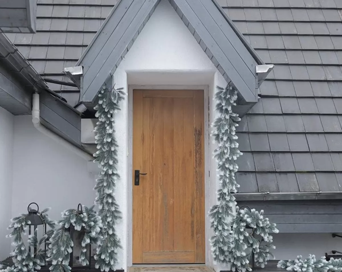 Trend24 Guirlandes>Guirlande - Kerst Guirlande - Kerstguirlande - Kerstslinger - Deurkrans - Dennenslinger - Kerstslinger - Dennentak - 180 Cm - Groen - Wit - 1 Stuk