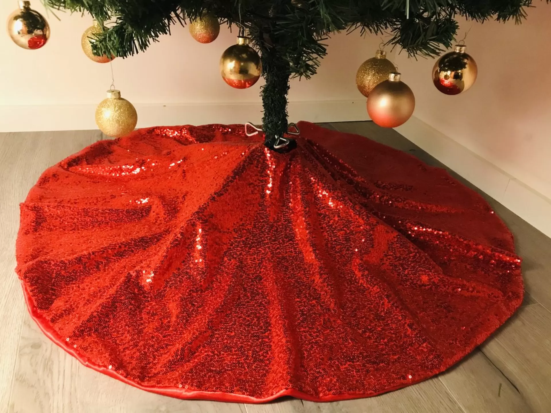 Gustiana ® Kerstboomrok - Kerstboomkleed - Kerstcadeau - Met Rode Pailletten O100 Cm Clearance