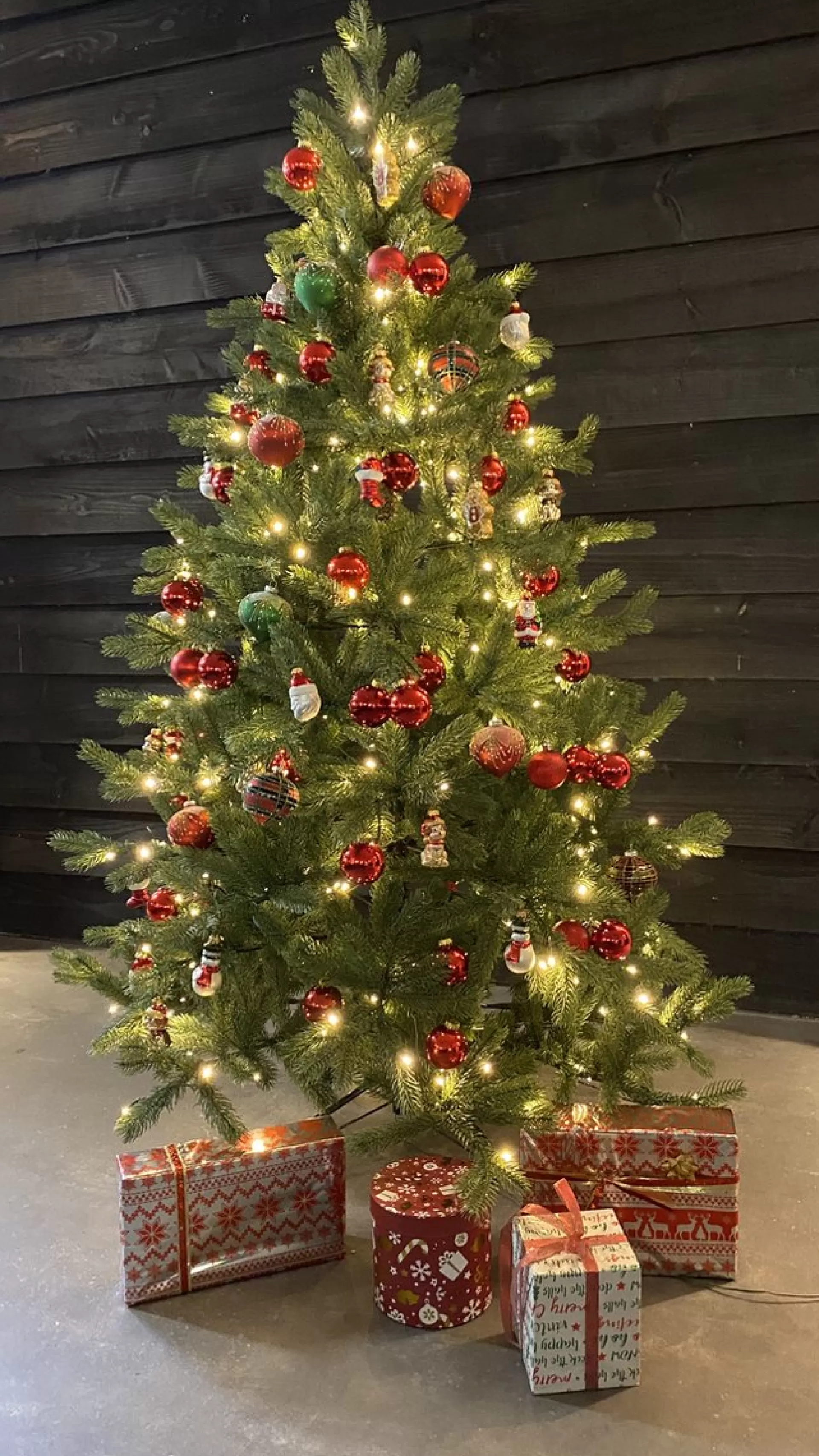 KJ Kunstkerstbomen Kjkunstkerstbomen Malmo Kunstkerstboom De Luxe 180Cm Met Inclusief Led Verlichting 300 Led-Lampjes-1215 Pe Takken 180 Cm New