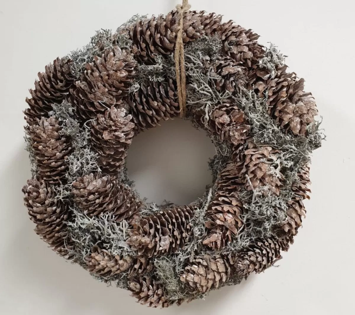 b-home-interieur.be Kerstkransen>Krans - Decoratieve Krans Met Mos & Dennenappels - Diameter 30 Cm
