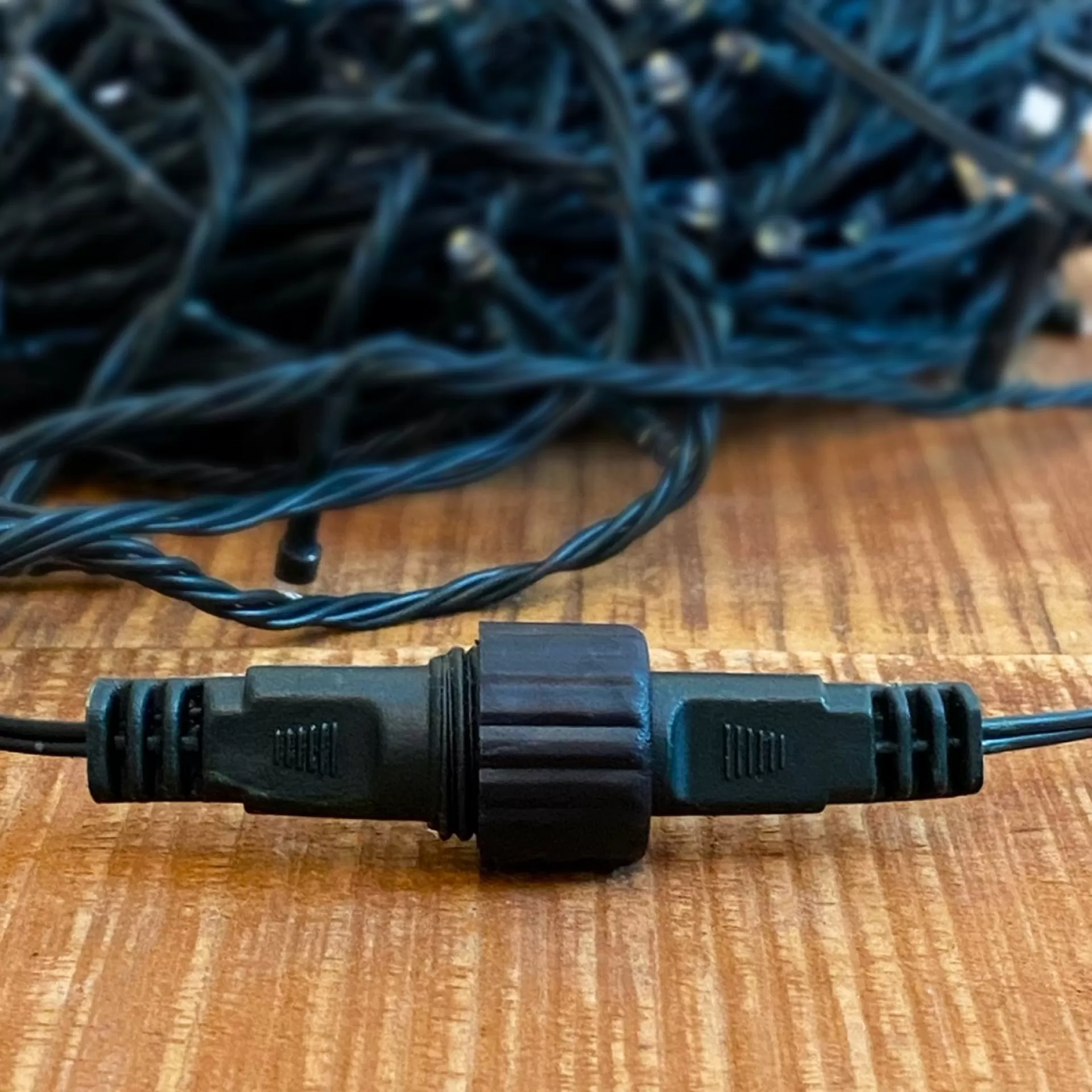 Solistech Led Kerstverlichting Buiten - 30M - Verlengbaar (60M/90M/120M) - 300 Lichtpuntjes - Ip44 Waterbestendig - Warmwit 2700K - Donkergroene Kabel - Kerst Verlichting Voor Binnen En Buiten - Zeer Energiezuinig 3,6W Cheap