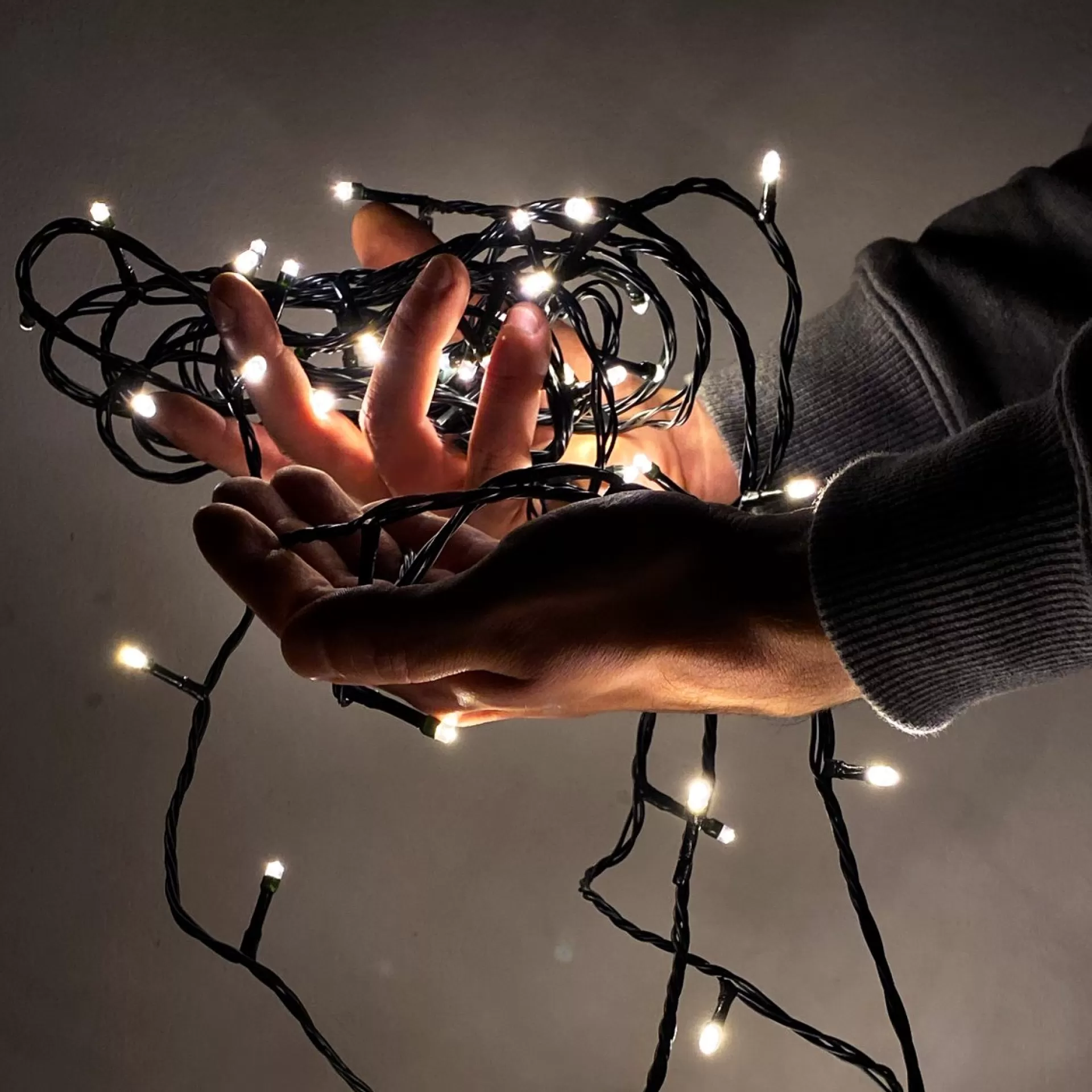 Solistech Led Kerstverlichting Buiten - 30M - Verlengbaar (60M/90M/120M) - 300 Lichtpuntjes - Ip44 Waterbestendig - Warmwit 2700K - Donkergroene Kabel - Kerst Verlichting Voor Binnen En Buiten - Zeer Energiezuinig 3,6W Cheap