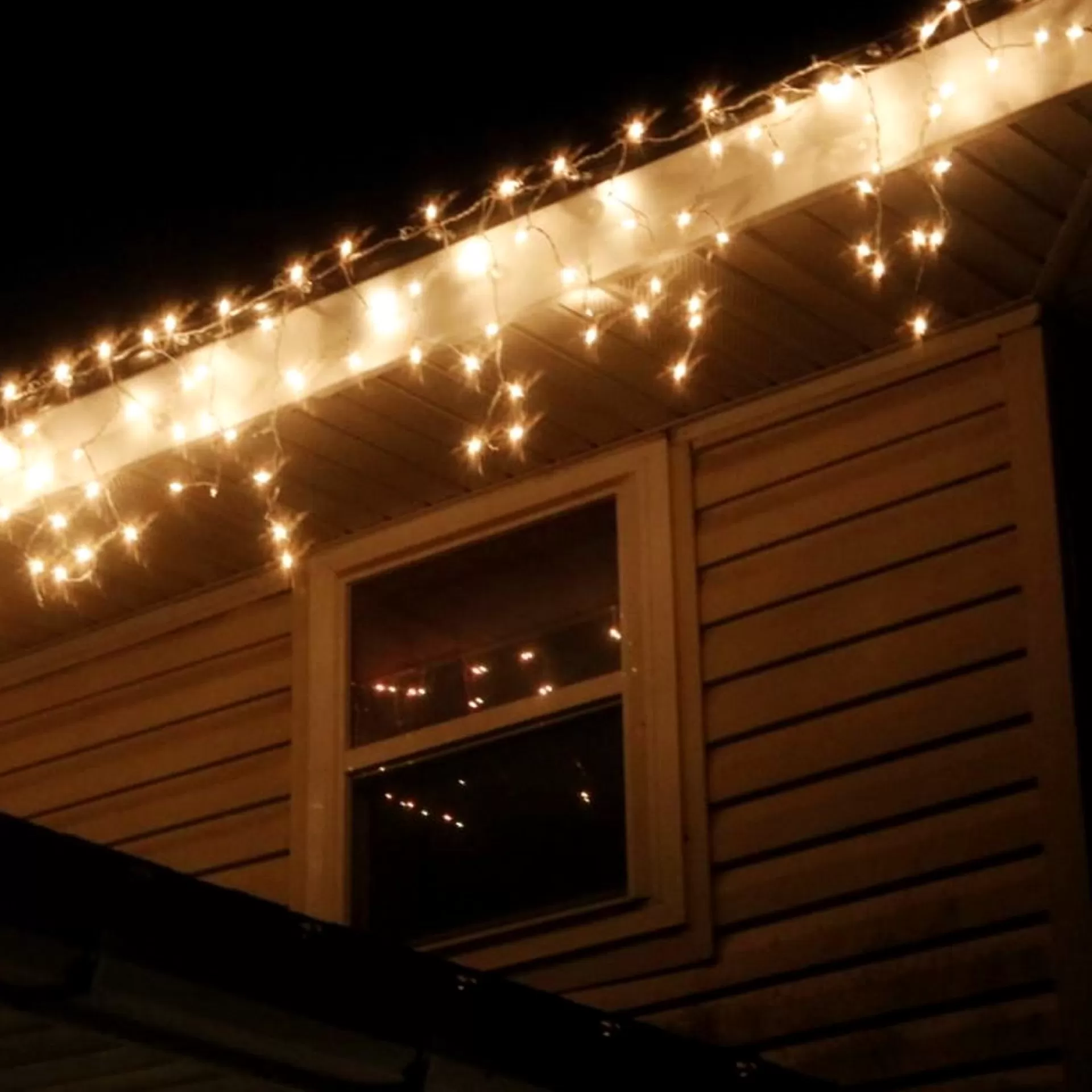 Solistech Led Kerstverlichting Eter Koppelbaar - 100 Lichtpuntjes - Ip65 Waterdicht - Extra Warm Wit 2200K - Hoogwaardige Rubberen Kabel - Energiezuinig 6W - Incl. Stekker 10 M New
