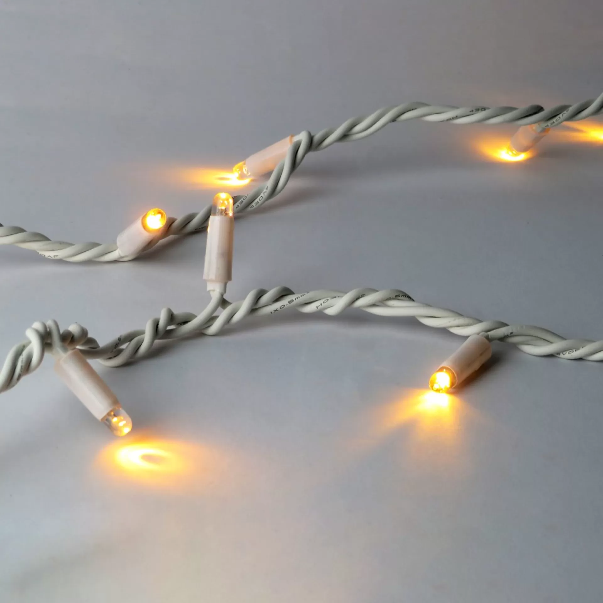 Solistech Kerstlichtsnoeren>Led Kerstverlichting Eter Koppelbaar - 50 Lichtpuntjes - Ip65 Waterdicht - Warm Wit 2700K - Hoogwaardige Rubberen Kabel - Energiezuinig 3W - Incl. Stekker 5 M