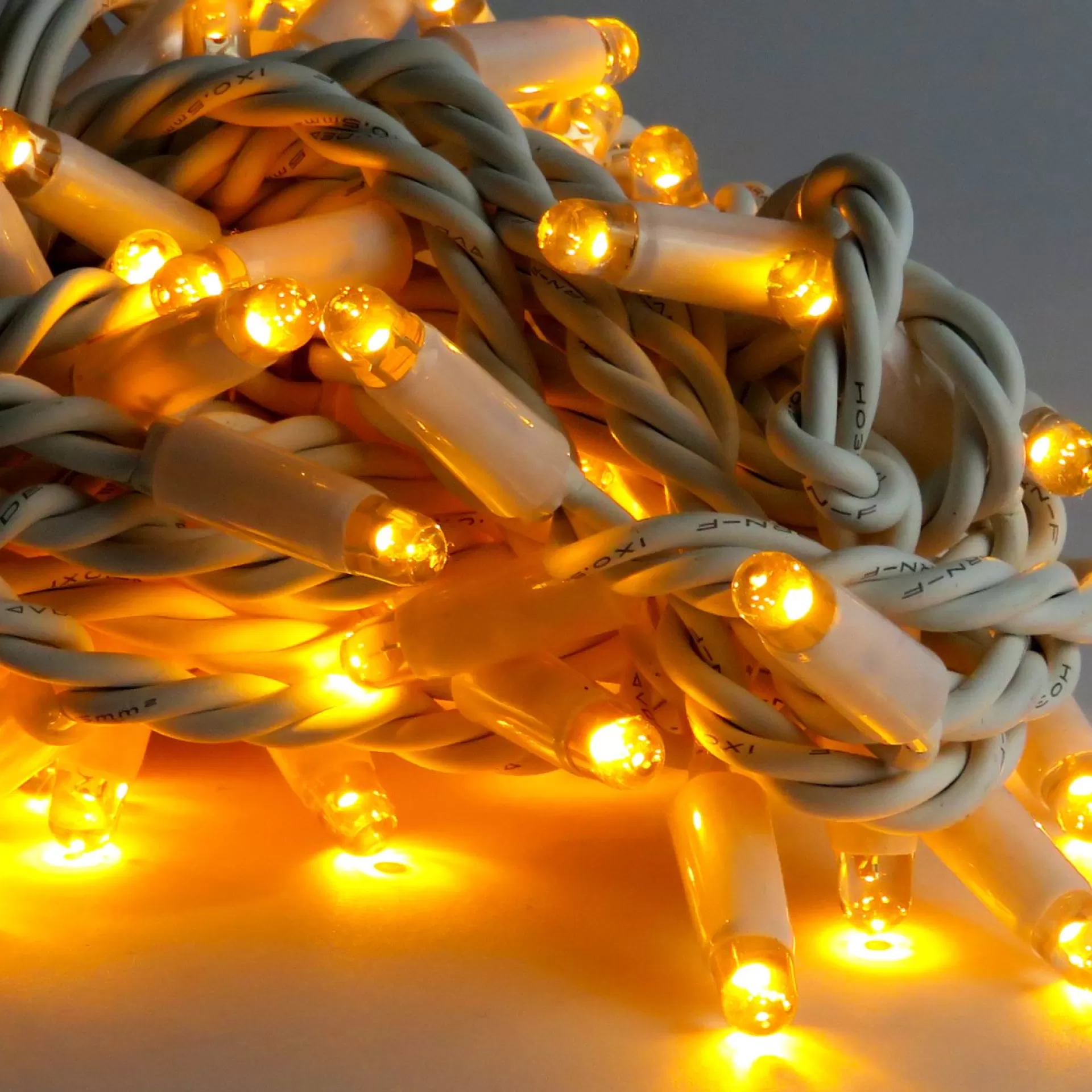 Solistech Kerstlichtsnoeren>Led Kerstverlichting Eter Koppelbaar - 50 Lichtpuntjes - Ip65 Waterdicht - Warm Wit 2700K - Hoogwaardige Rubberen Kabel - Energiezuinig 3W - Incl. Stekker 5 M