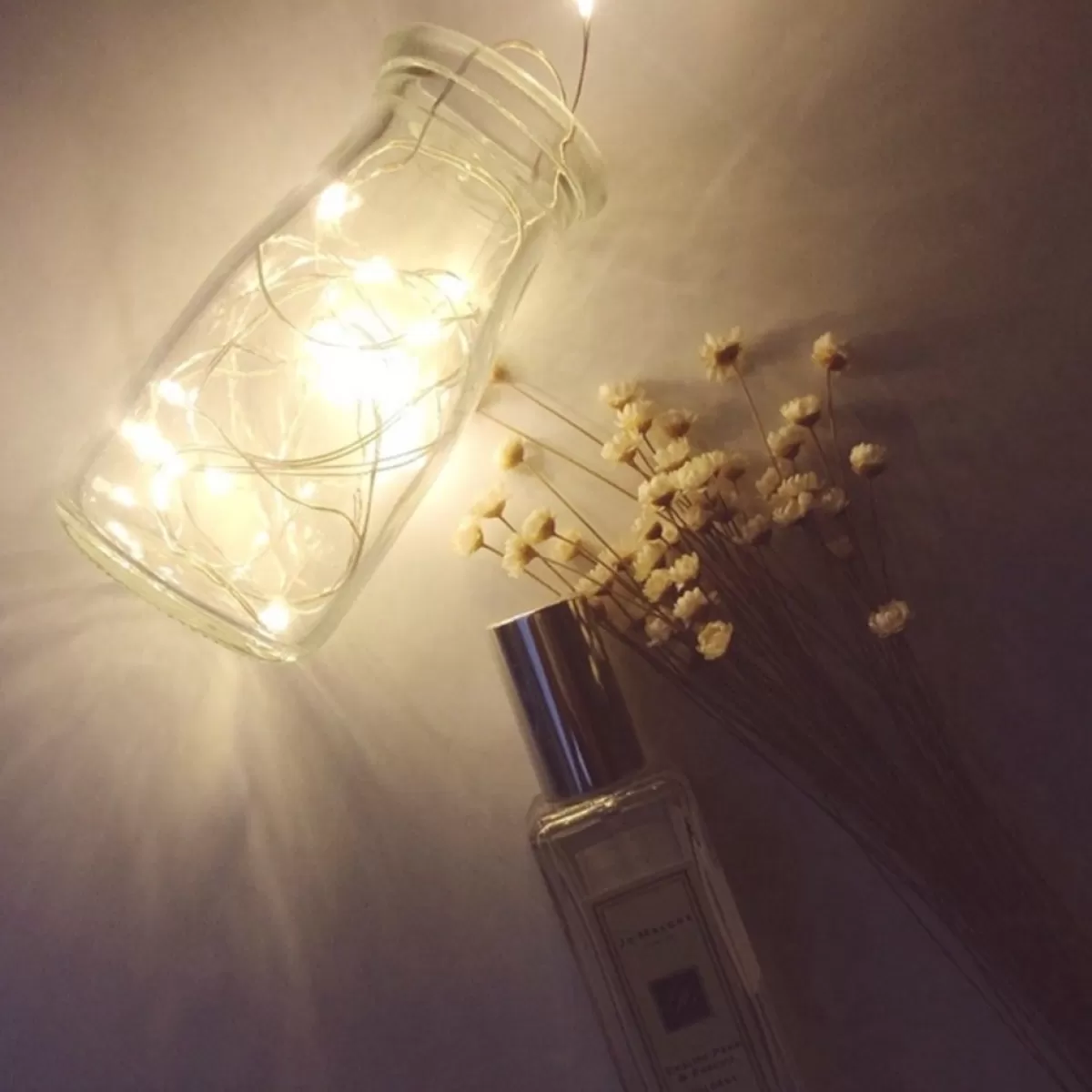 Wondersathome Kersthanger>Led Lampjes - Kerstlampjes - Kerstverlichting - 20 Warm Wit Lampjes - 2 Meter - Inclusief Batterijen - Lichtsnoer - Sfeerverlichting - Draadverlichting -
