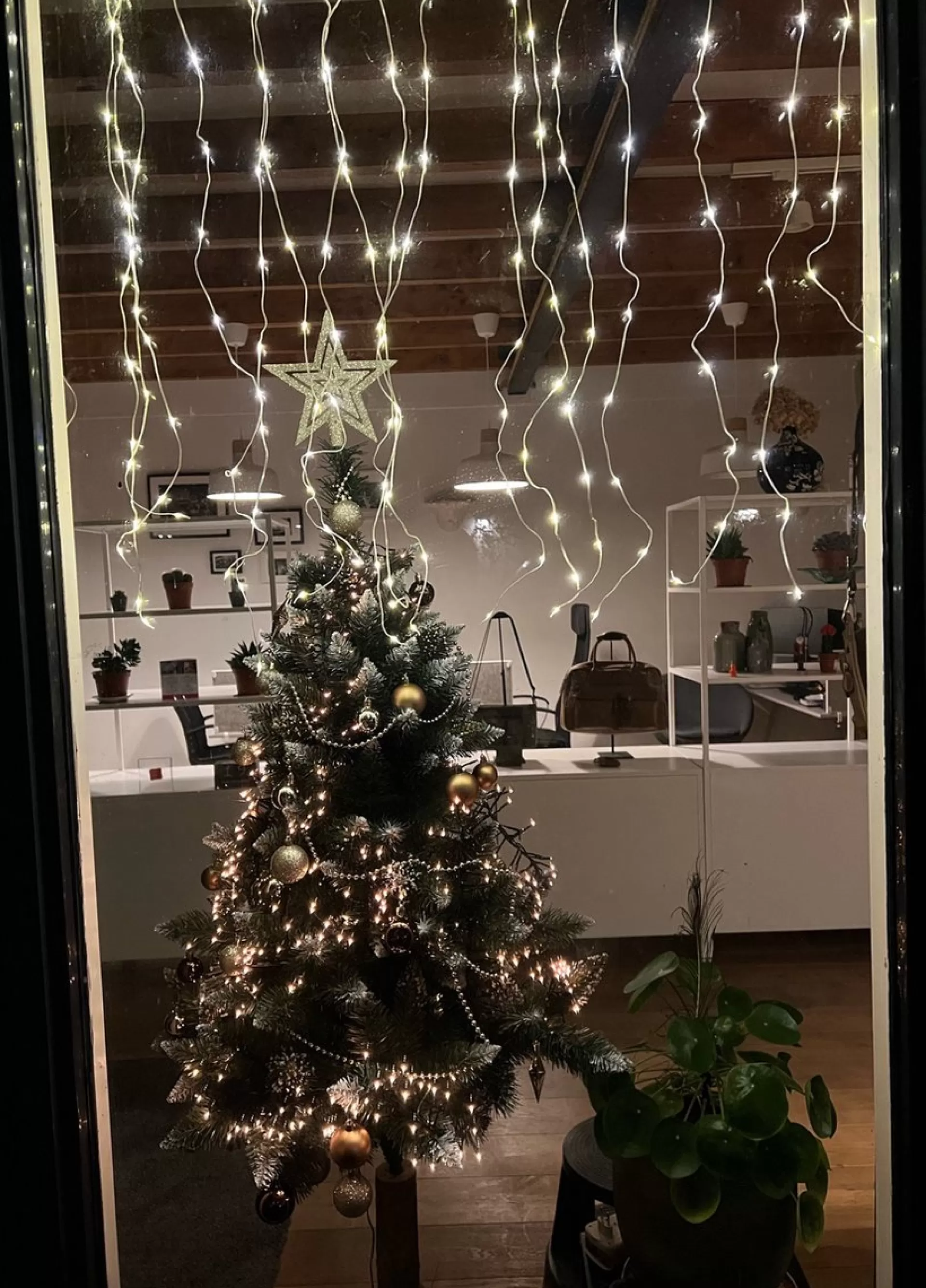discountershop Lichtgordijn | Lichtvorhang | Extra Warm Wit | +8 Functies | 3.6W | Gordijnverlichting 400 Led | 190X200 Cm Hot