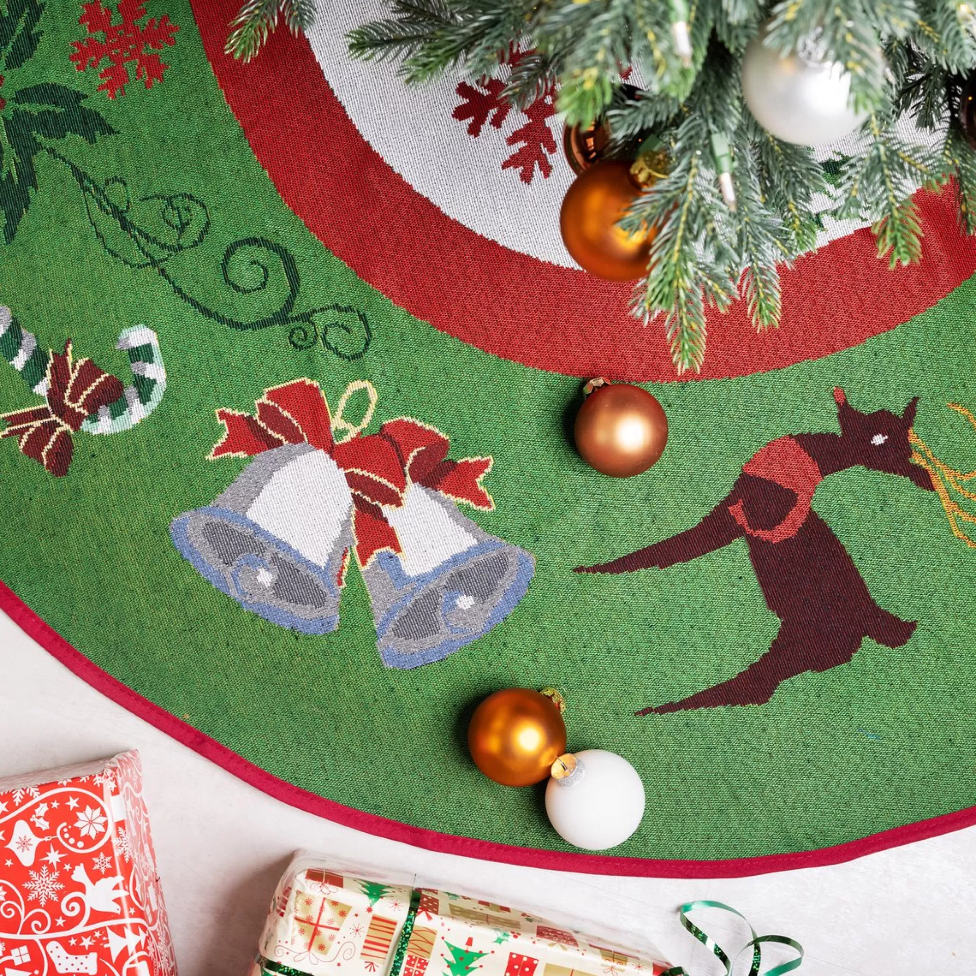 Navaris Decoratief Kerstboom Vloerkleed Vloerbeschermer - Beschermt De Vloer En Verstopt Bekabeling Van Lampjes - Kerstrok In Groen/Wit/Rood Cheap