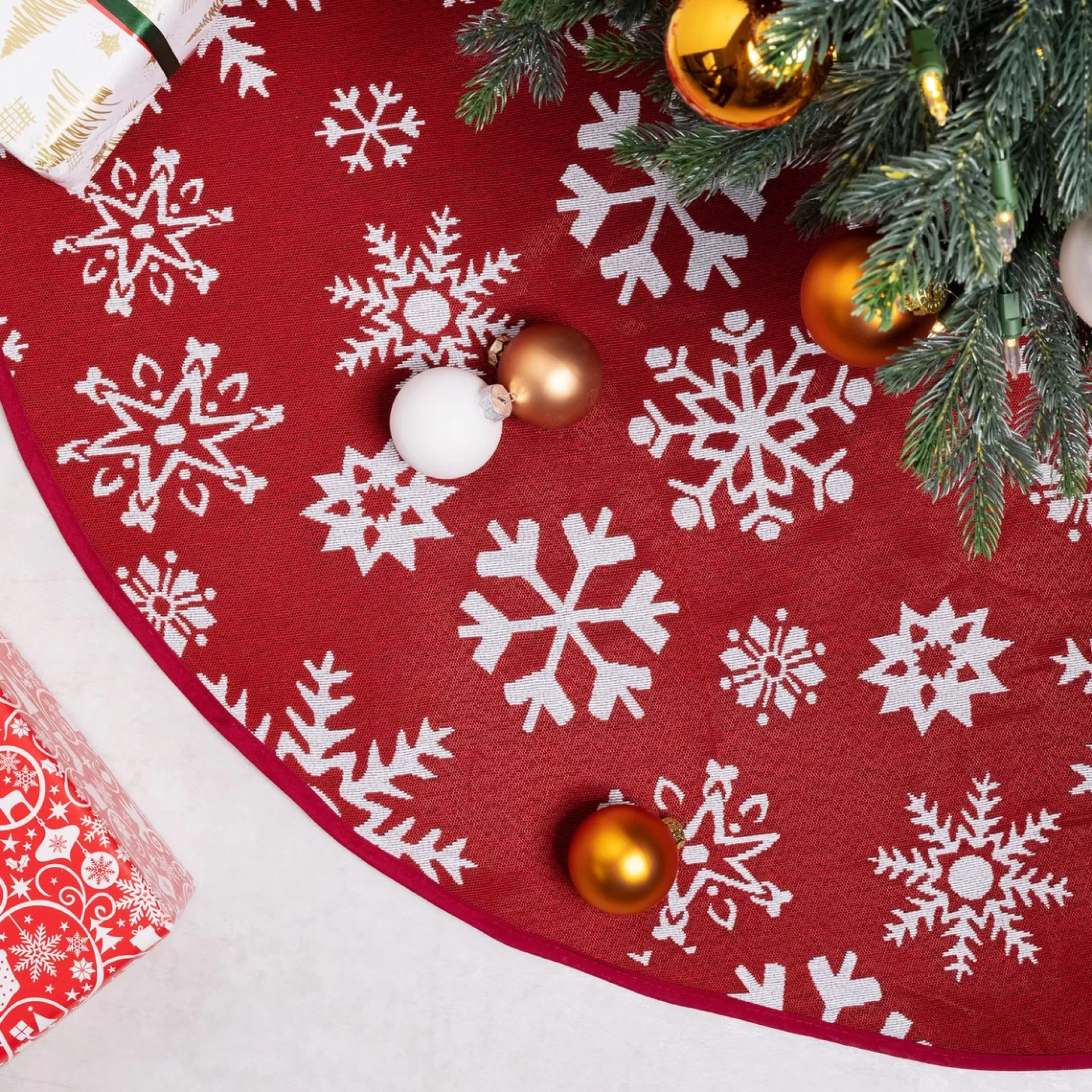 Navaris Decoratief Kerstboom Vloerkleed Vloerbeschermer - Beschermt De Vloer En Verstopt Bekabeling Van Lampjes - Kerstrok In Rood/Wit Fashion