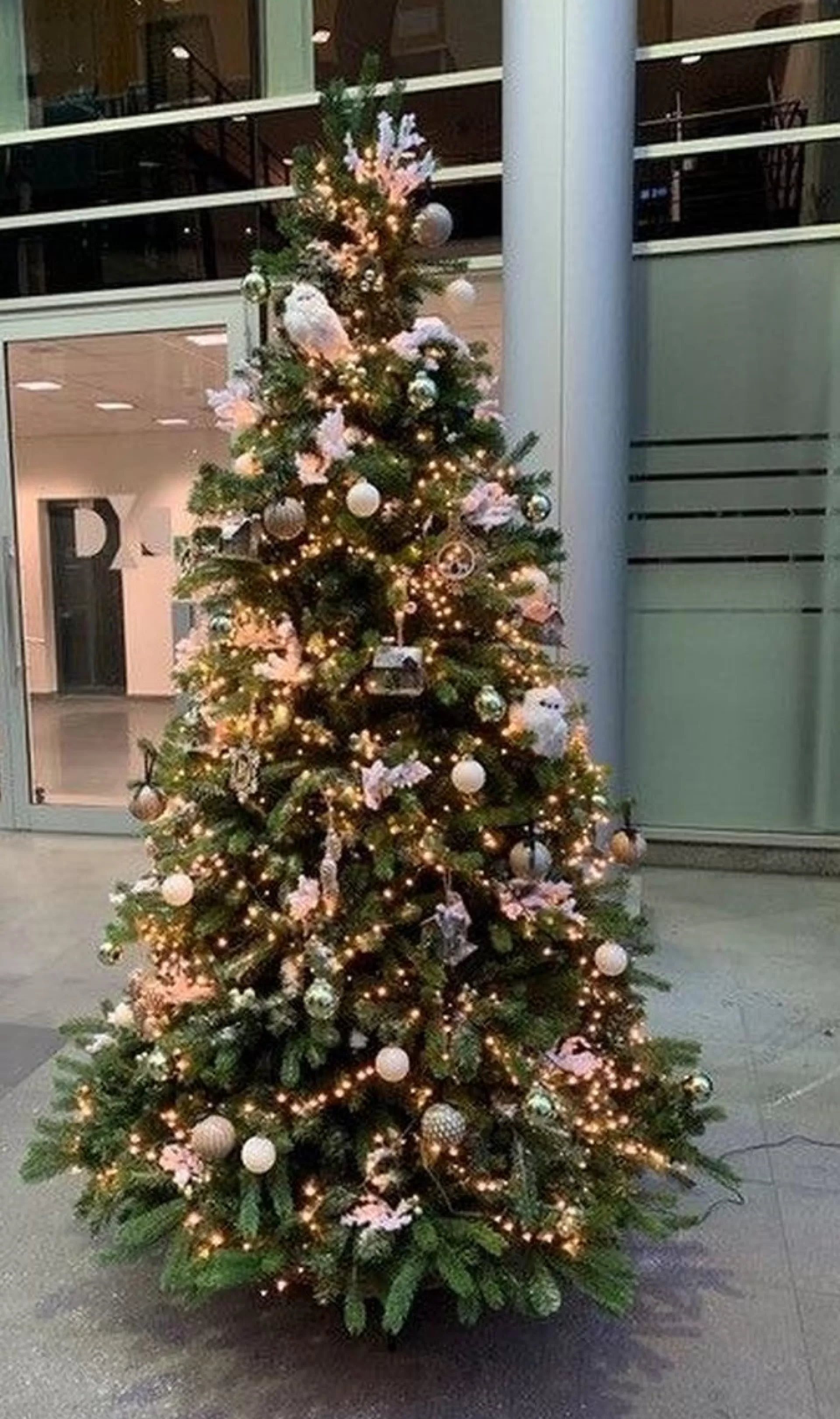 Royal Christmas - Kunstkerstboom - Bogota Pe / Pvc Smart - 400 Led Lampjes - 210 Cm - 1687 Takken - Groen Online