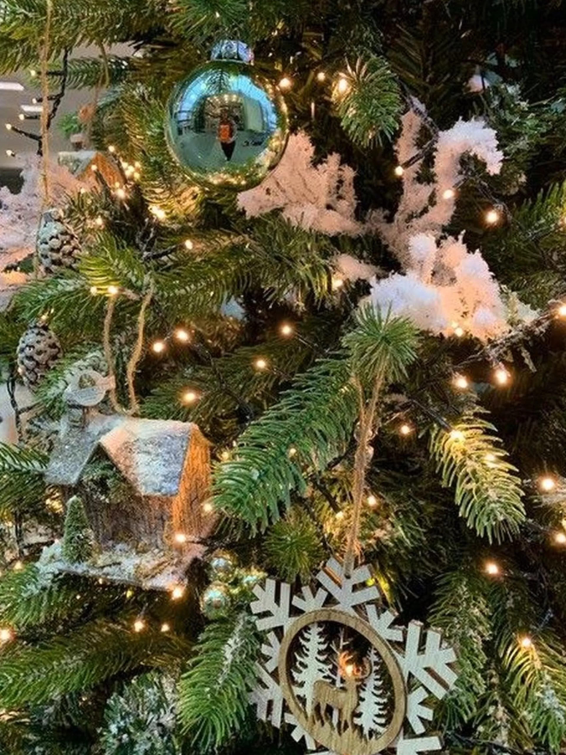 Royal Christmas - Kunstkerstboom - Bogota Pe / Pvc Smart - 400 Led Lampjes - 210 Cm - 1687 Takken - Groen Online