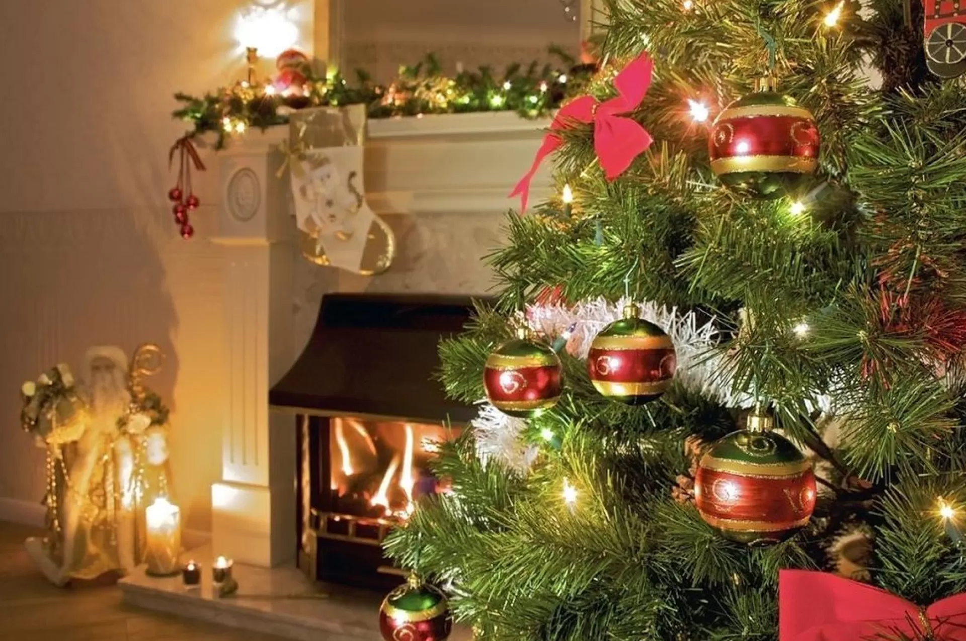 Royal Christmas - Kunstkerstboom - Bogota Pe / Pvc Smart - 400 Led Lampjes - 210 Cm - 1687 Takken - Groen Online