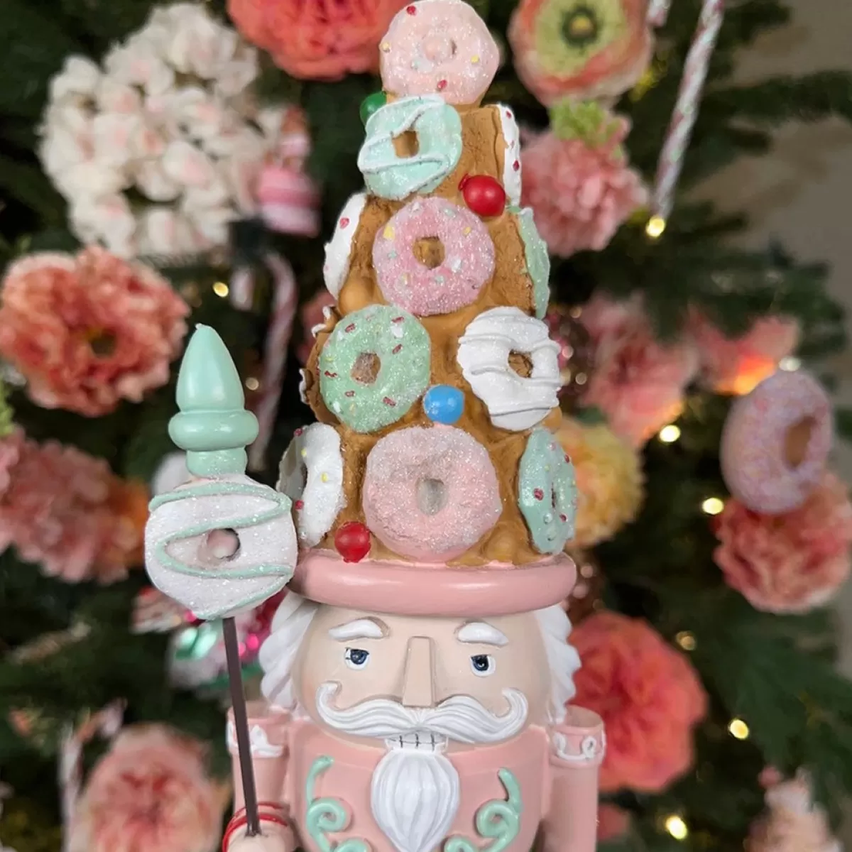 EDG - Enzo De Gasperi Kerstbeelden>Viv! Christmas Kerstbeeld - Kerst Notenkraker Donut Hoed - Roze Groen - 34Cm